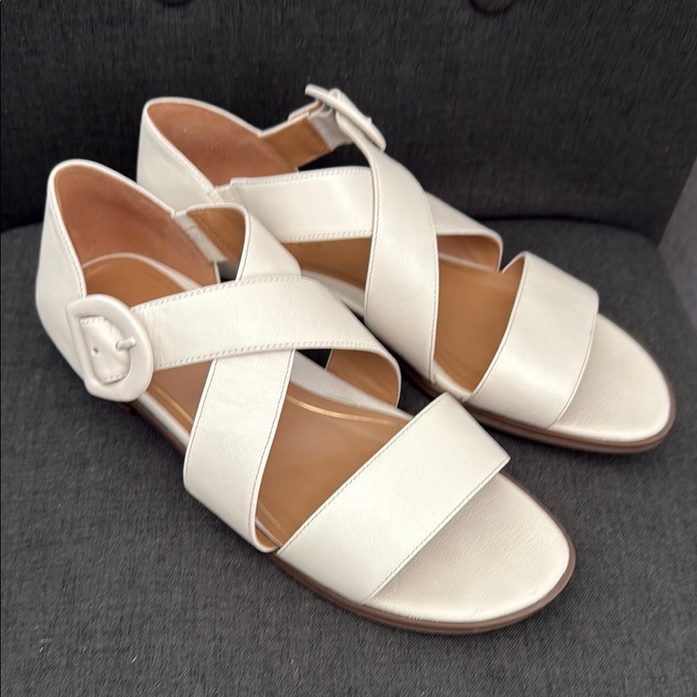 Vionic Women's Cream Leather Crisscross Buckle Sandals